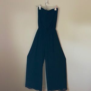 Super cute black jumpsuit !!!